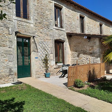 Domaine De Fontsauzine - Gites Et Chambre D'Hotes Genouille  Exterior foto