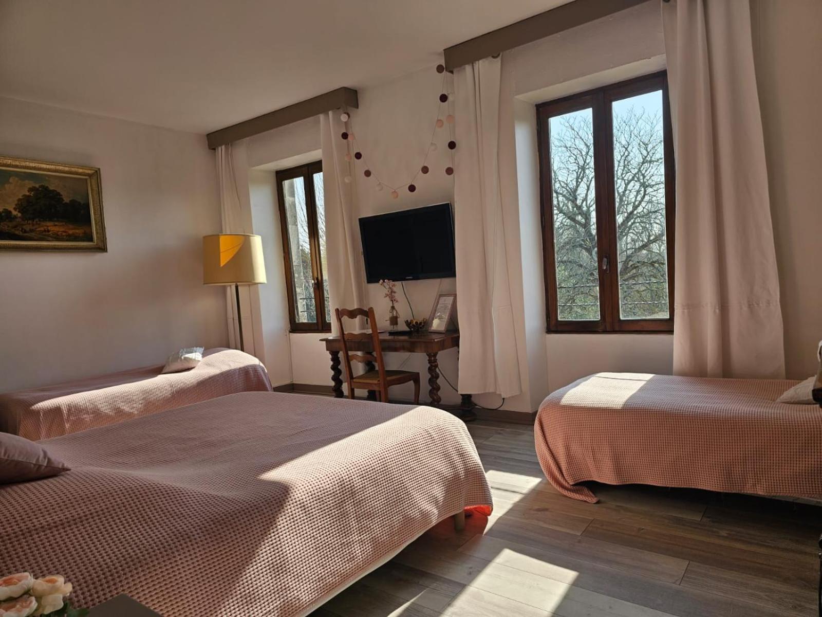 Domaine De Fontsauzine - Gites Et Chambre D'Hotes Genouille  Exterior foto