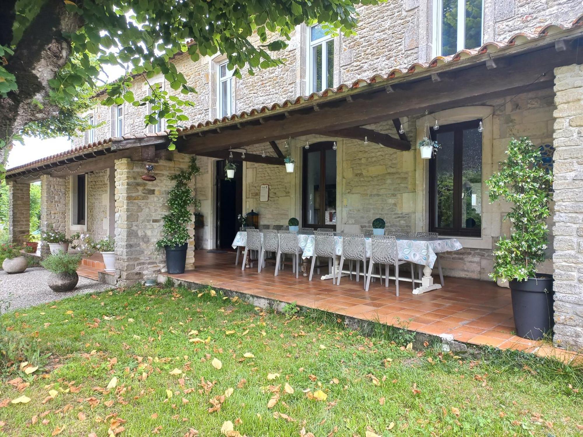 Domaine De Fontsauzine - Gites Et Chambre D'Hotes Genouille  Exterior foto