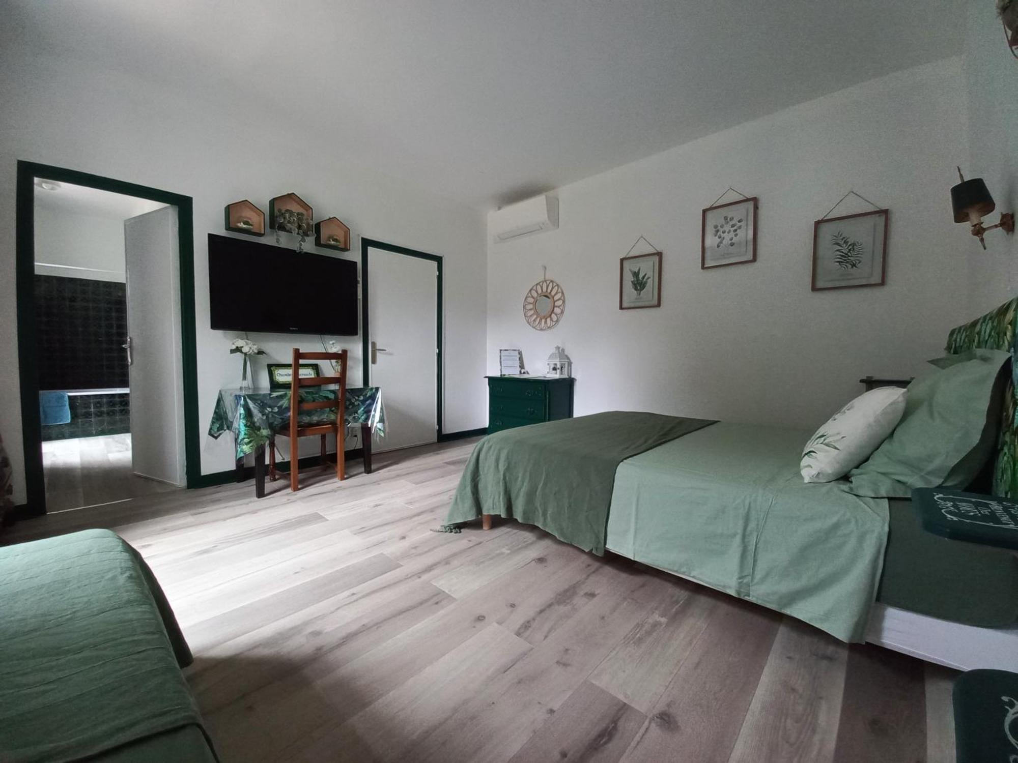 Domaine De Fontsauzine - Gites Et Chambre D'Hotes Genouille  Exterior foto